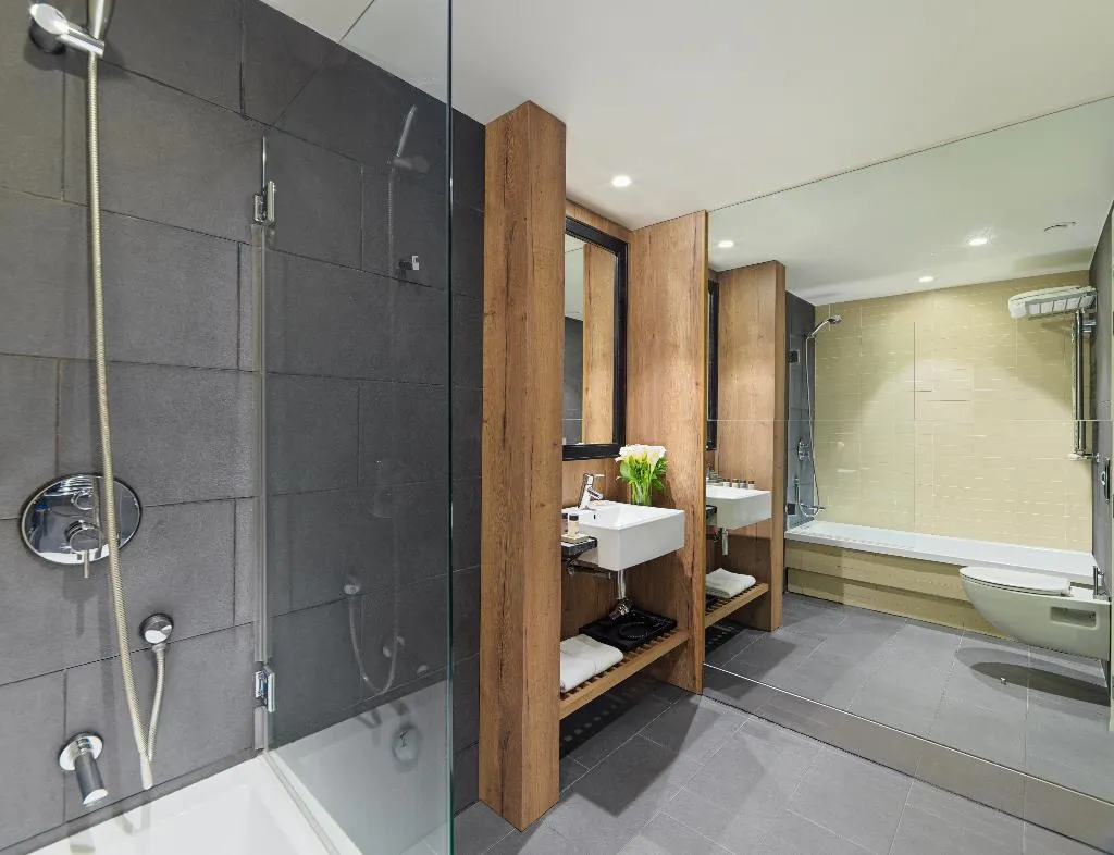 TRIPLE DELUXE Room, H10 Casanova, Barcelona