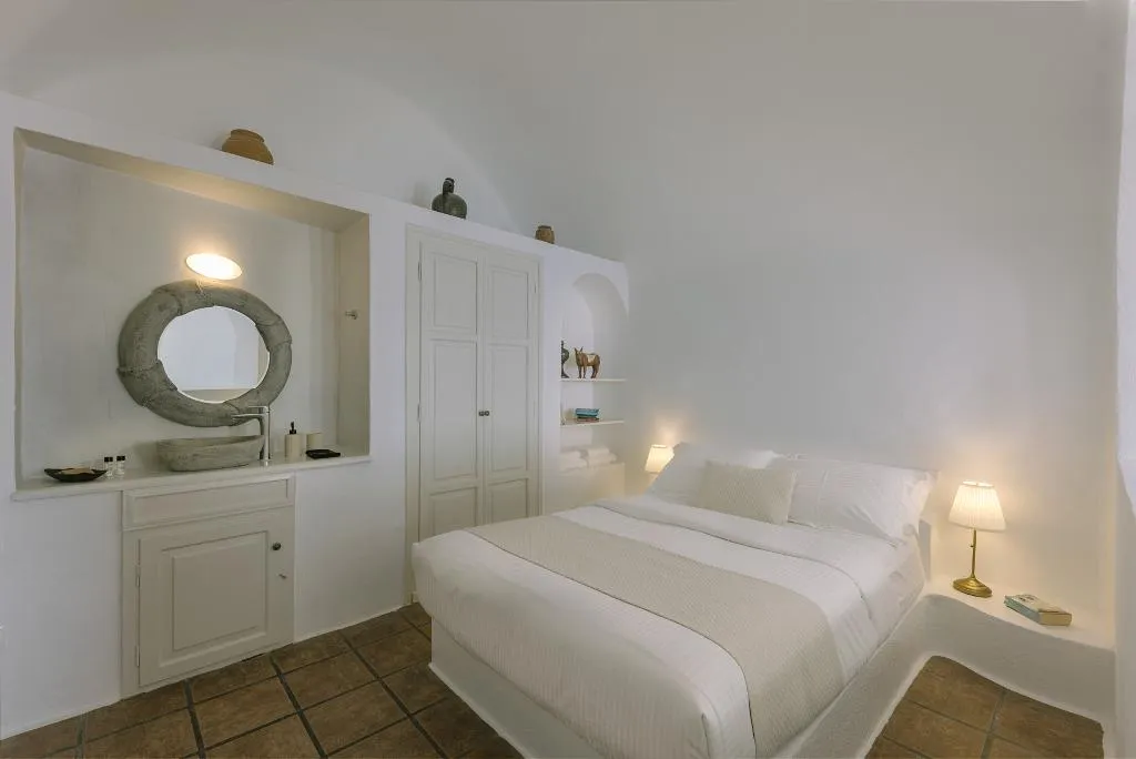 STUDIO DELUXE Room, Afroessa Hotel, Santorini