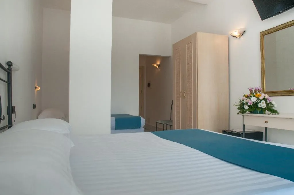 TRIPLE STANDARD Room, Borgo Romantica Resort & SPA, Naples