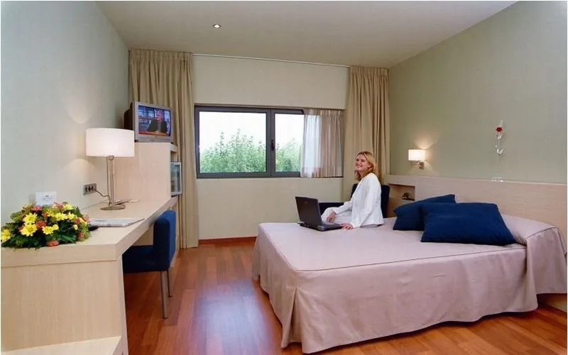TRIPLE SUPERIOR Room, Les Torres, Barcelona