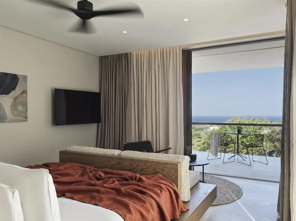 JUNIOR SUITE WITH JACUZZI Room, Magma Resort Santorini, Santorini