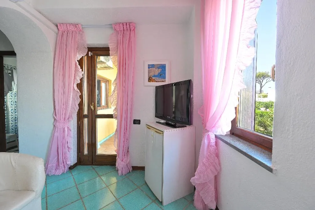 FAMILY ROOM TWO BEDROOMS ONE BATHROOM Room, Hotel Annabelle, Naples