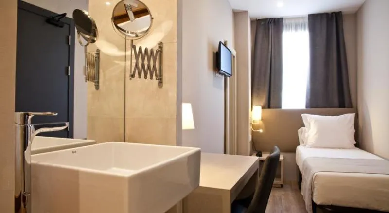 SINGLE STANDARD Room, May Ramblas Hotel, Barcelona