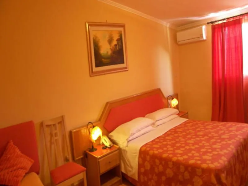 Room, Villa Fiorita, Naples