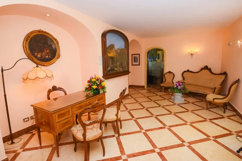 Lobby, Antiche Mura, Naples