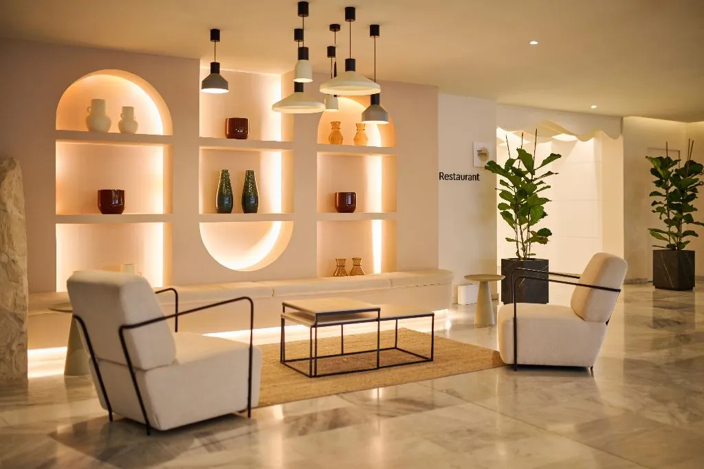 Lobby, Alua Leo, Majorca
