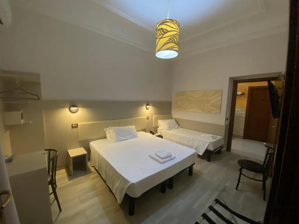TRIPLE STANDARD Room, Hotel Bogart, Milan