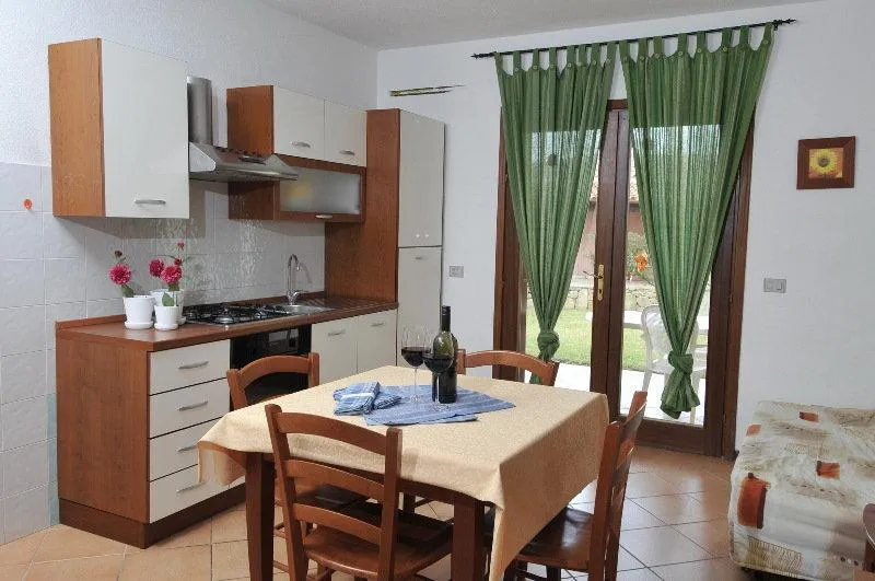 APARTMENT CAPACITY 4 Room, Complessi Residenziali Le Canne e Le Canne Mare, Olbia