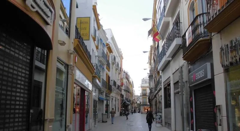 Sports and Entertainment, Hostel Trotamundos, Seville