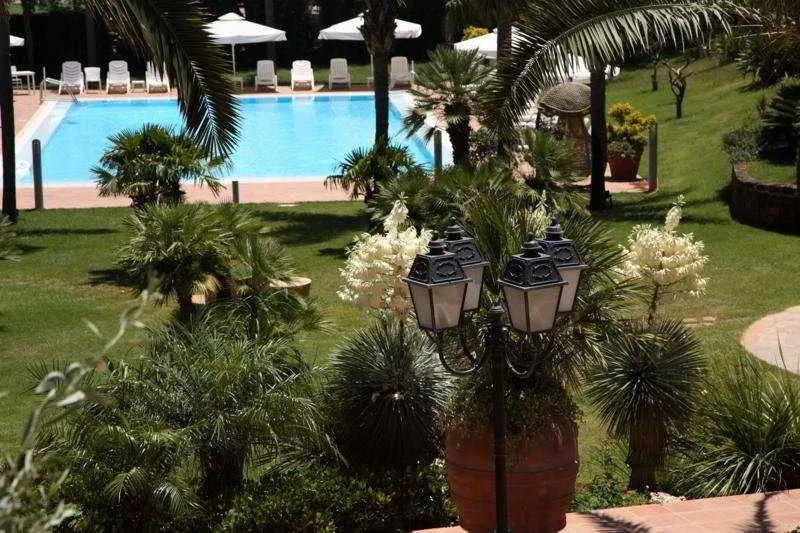 Pool, Della Valle, Catania