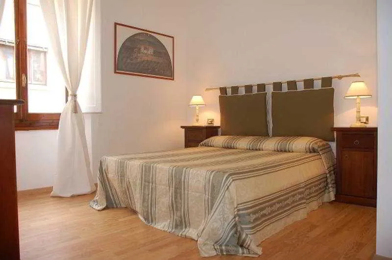 Room, Promenade, Florence