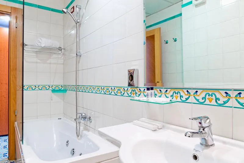 JUNIOR SUITE KING BED WITH JACUZZI Room, Mediterranea Hotel and Convention Center, Naples