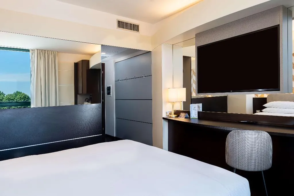 DOUBLE SINGLE USE SUPERIOR Room, Doubletree by Hilton Milan Malpensa Solbiate Olona, Milan