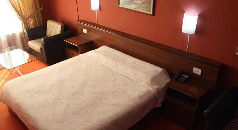 Room, Vivas Hotel, Durres