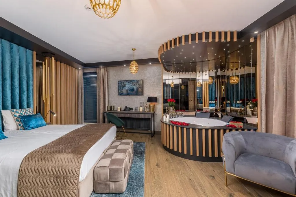 APARTMENT WITH JACUZZI Room, Art Suites Hotel, Krakow
