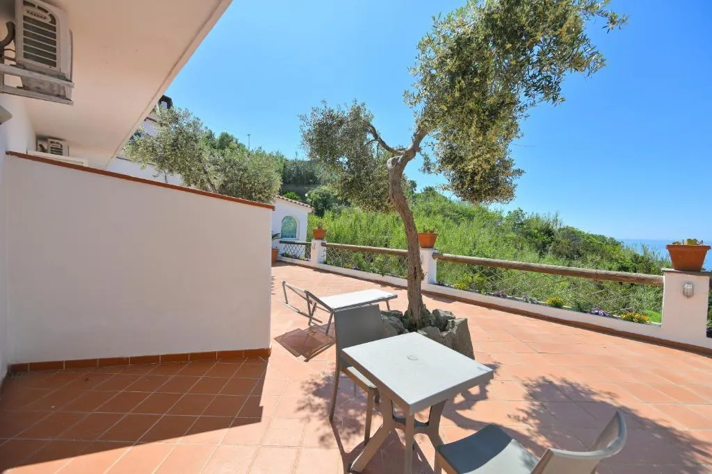 Terrace, Hotel Punto Azzurro Adult Only, Naples
