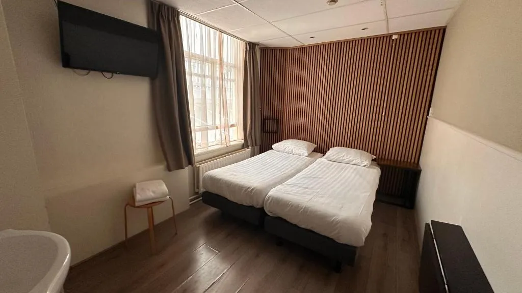 TWIN WITH SHARED BATHROOM Room, Budget Hotel Hortus, Amsterdam