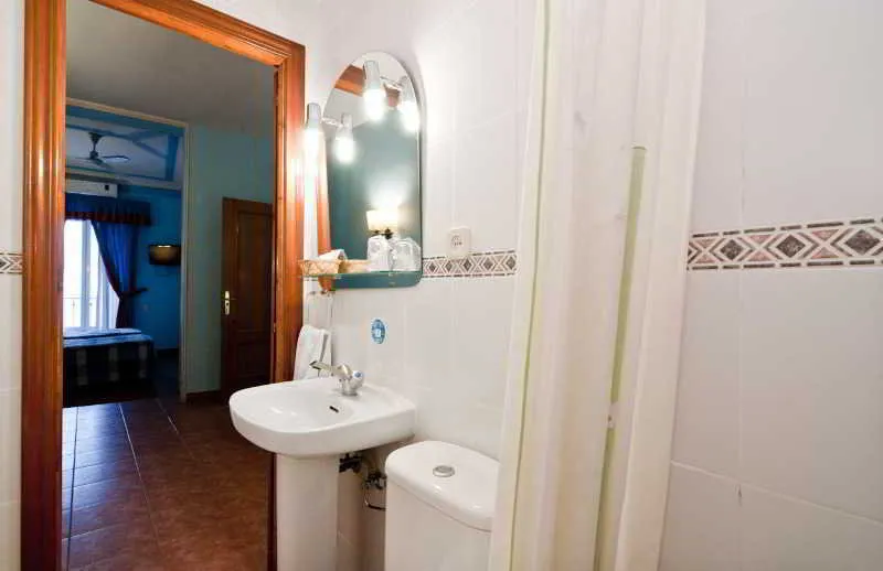 Room, Oporto, Madrid