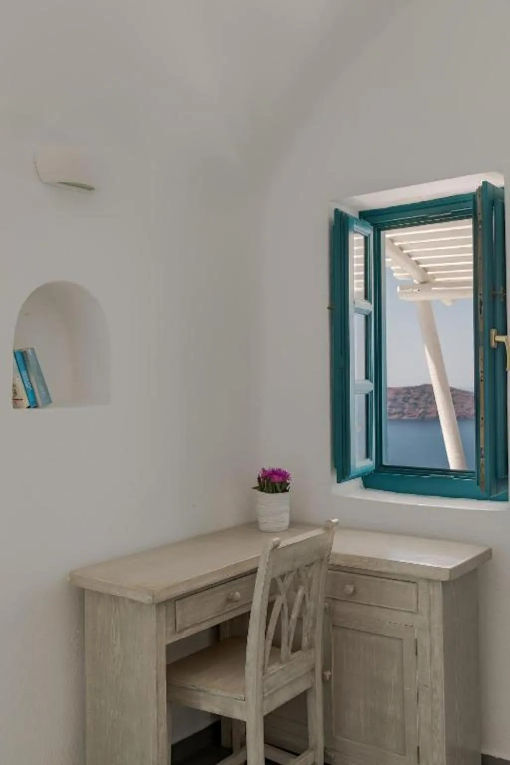 SUITE SUPERIOR WITH DOUBLE BED Room, Afroessa Hotel, Santorini