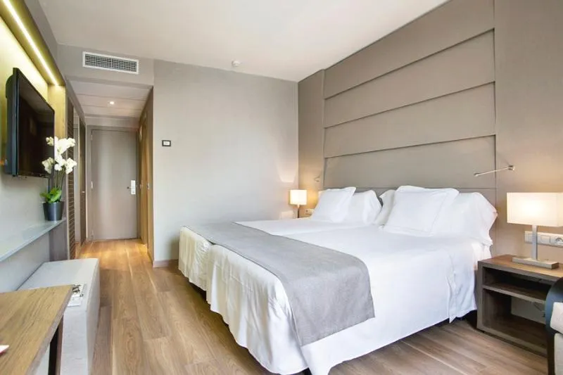 Room, America Barcelona, Barcelona
