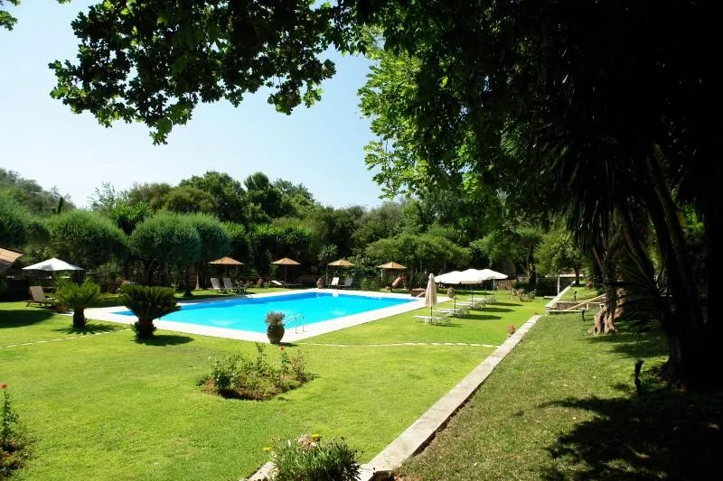 Pool, Fiori, Corfu