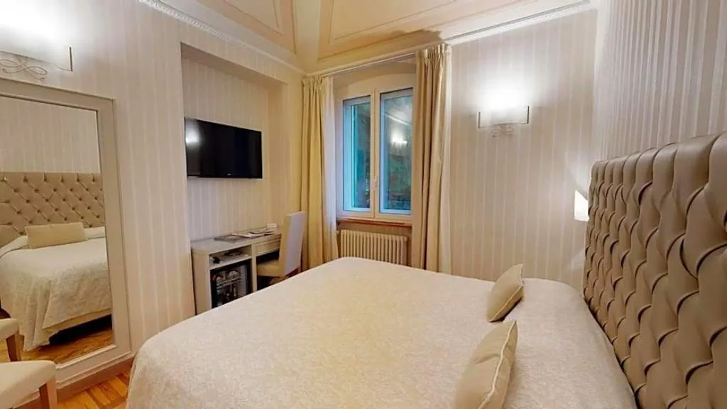 TRIPLE DELUXE Room, Hotel Metropole, Cagliari