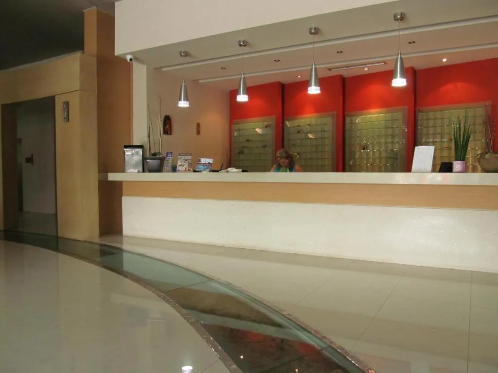 Lobby, Cathrin, Rhodes