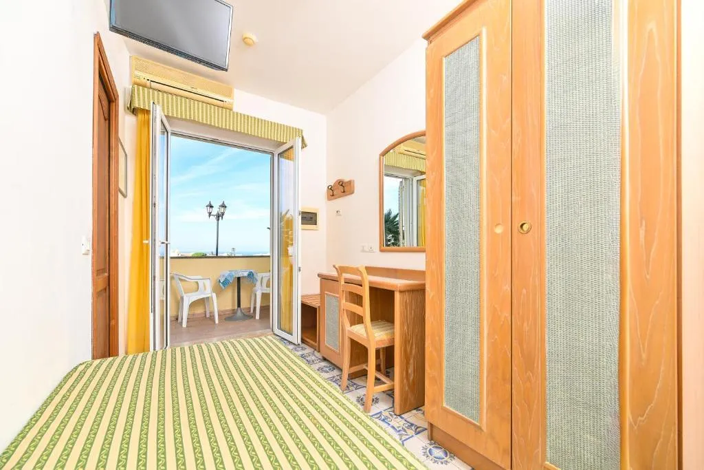 Room, Tramonto d'Oro Terme, Naples