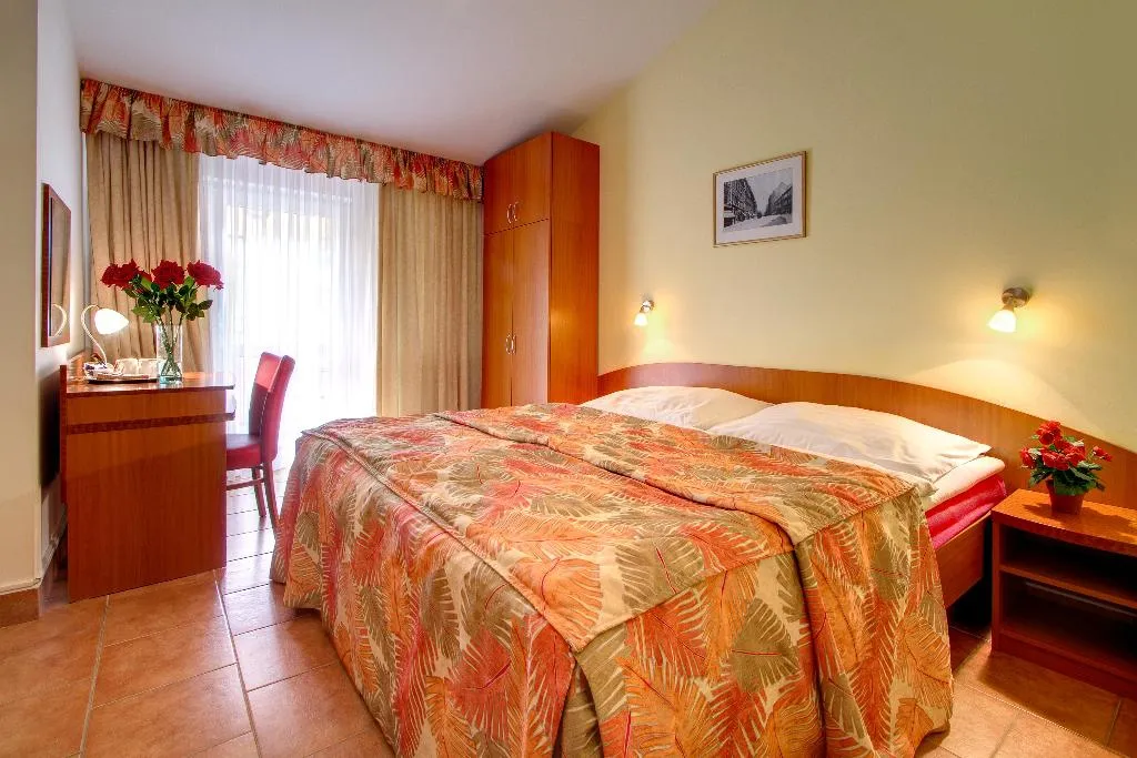 DOUBLE STANDARD Room, Seifert, Prague