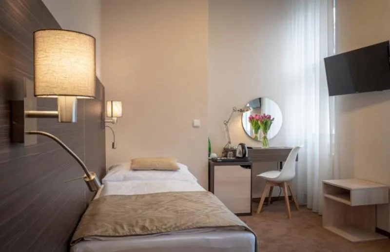 SINGLE SUPERIOR Room, Pytloun Kampa Garden Hotel Prague, Prague