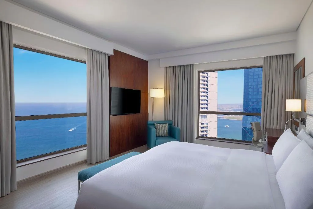 FAMILY ROOM SEA VIEW THREE BEDROOMS Room, Hilton Dubai The Walk, Dubai