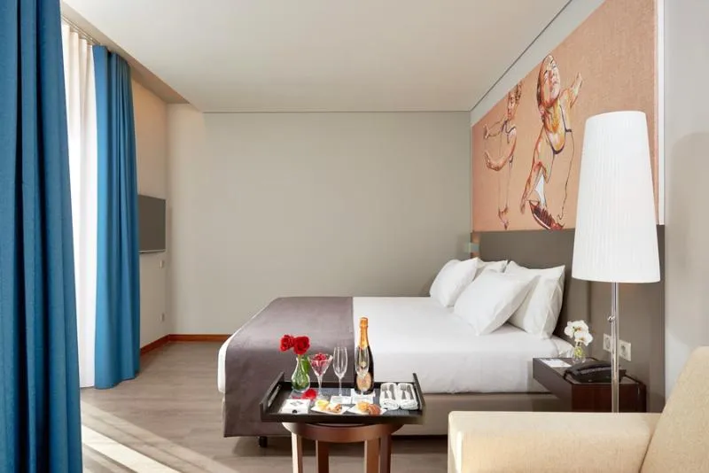 Room, Timbre Heroismo, Porto