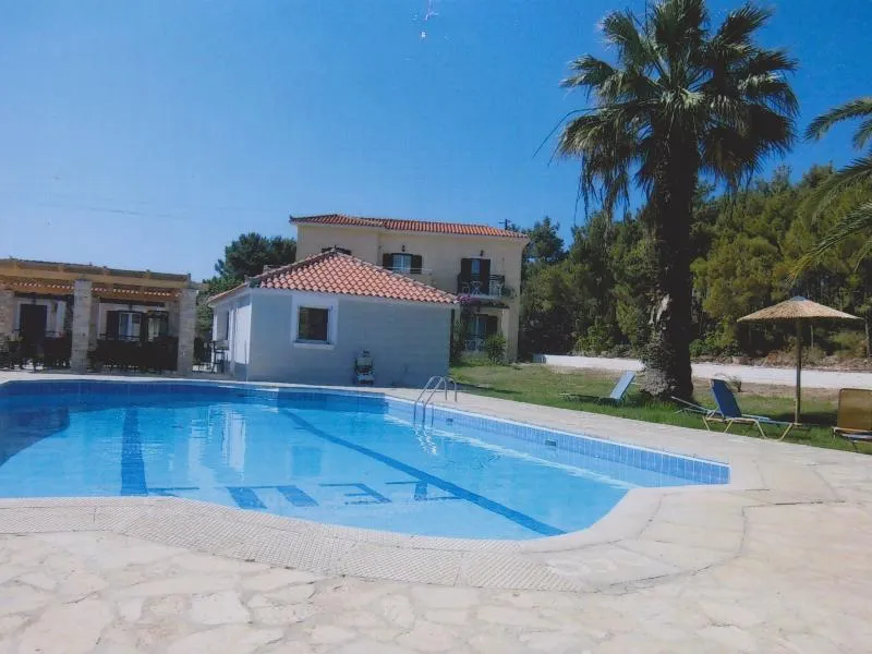 Pool, Zeus, Samos