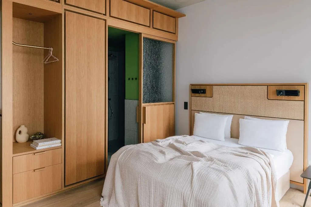 STUDIO CLASSIC DOUBLE BED Room, Locke at East Side Gallery, Friedrichshain, Berlin