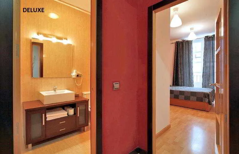Room, Apartamentos El Tiempo, Madrid