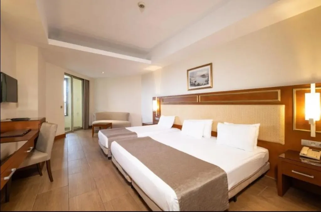 TRIPLE POOL VIEW Room, Crystal Prestige Pearl Collection, Antalya