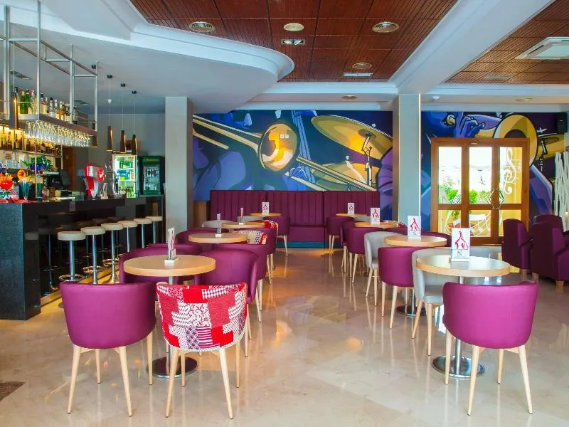Bar, Golden Taurus Aquapark Resort, Costa Brava