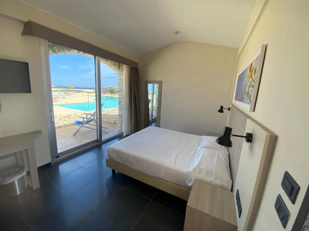 DOUBLE POOL VIEW Room, Baia dei Mulini Resort & Spa, Palermo