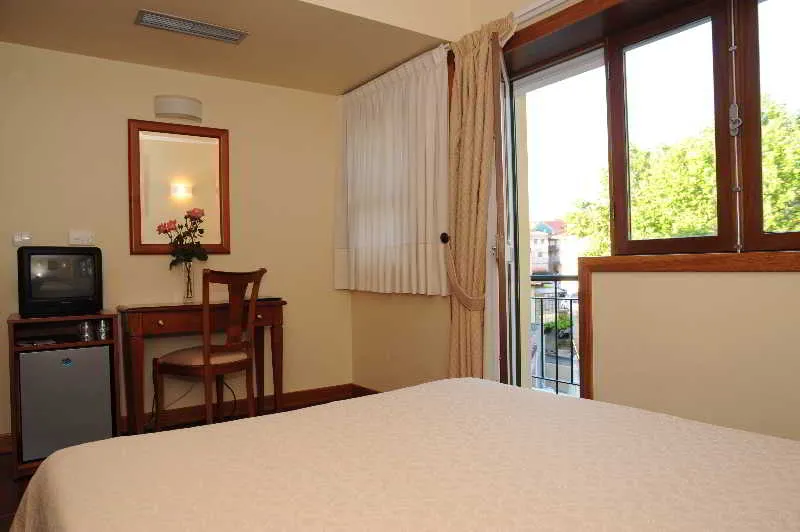 Room, Aj, Porto