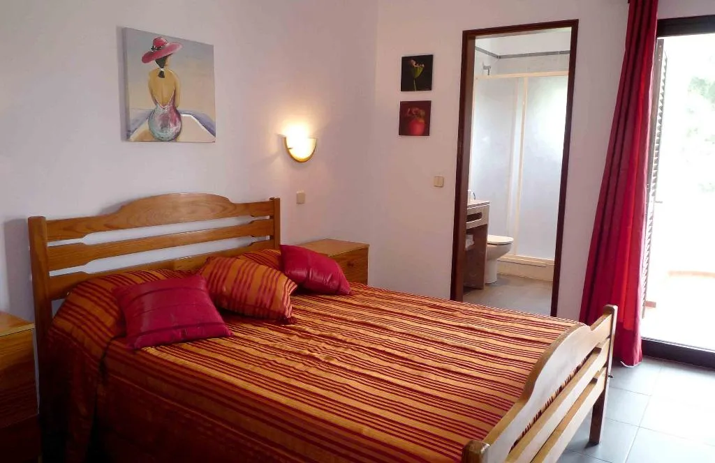 APARTMENT TWO BEDROOMS Room, Turiquintas, Algarve