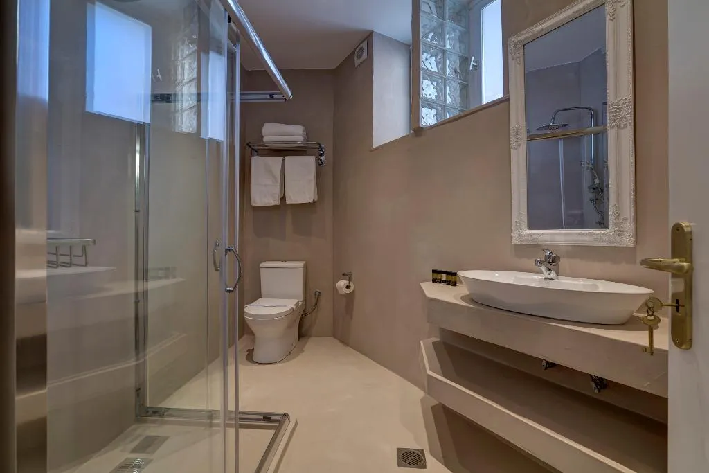 SUITE STANDARD Room, Home & Poetry, Athens