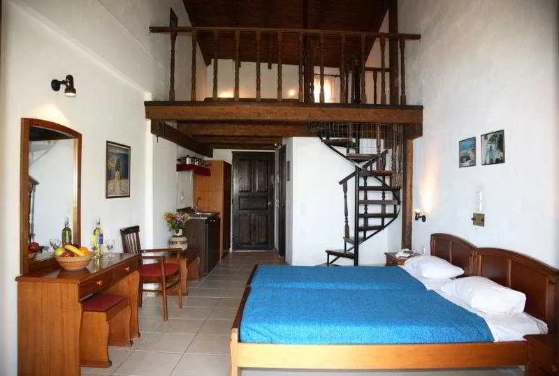 Room, Celia, Zante