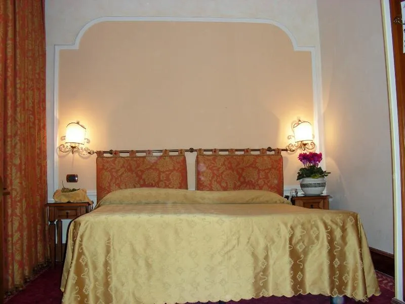 Room, LH Grand Hotel Hermitage, Rome