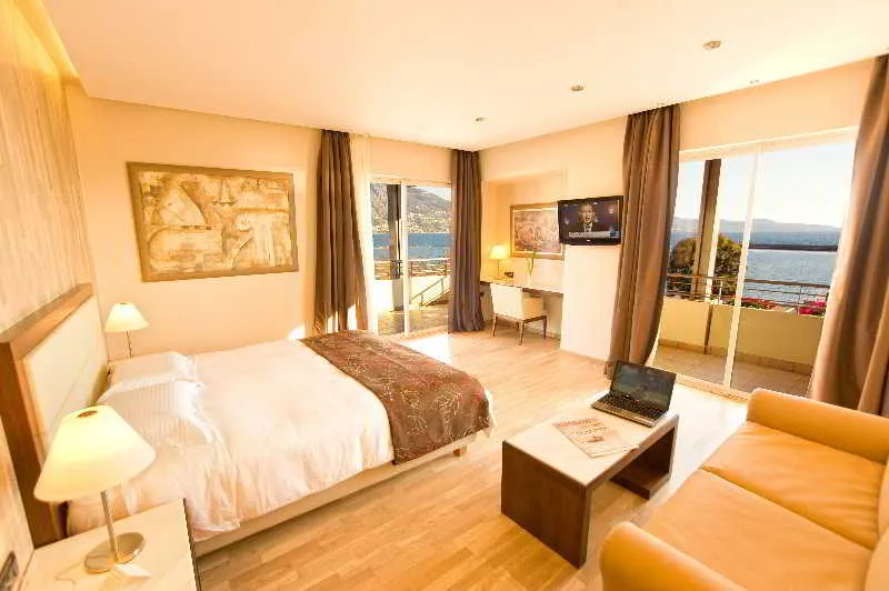Room, Pharae Palace, Kalamata