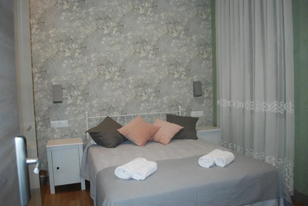 DOUBLE WITH DOUBLE BED Room, Hostal Avenida, Madrid