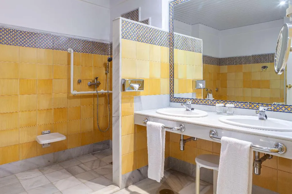 Room, Duque de Najera, Costa De La Luz