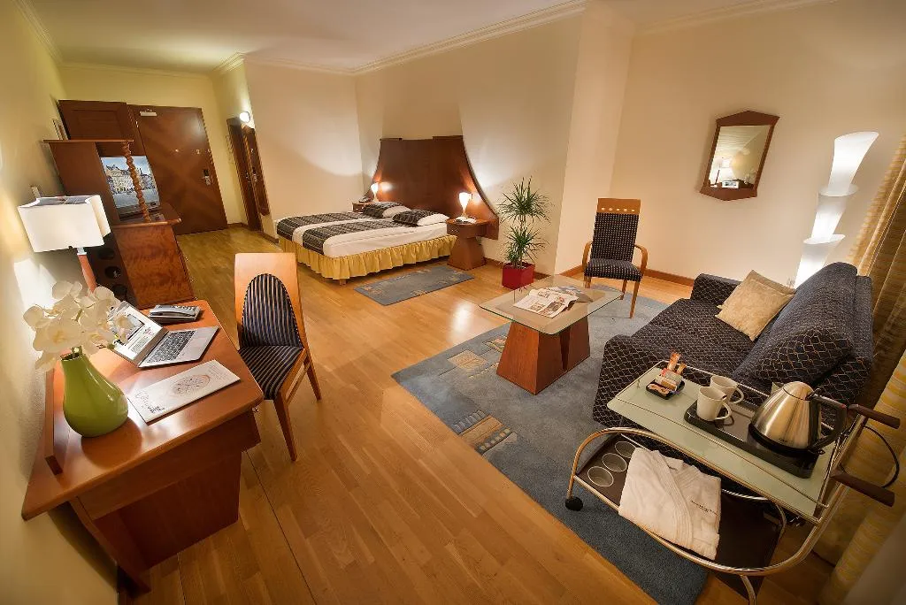 Double or Twin DELUXE Room, Grand Hotel Zvon, Prague