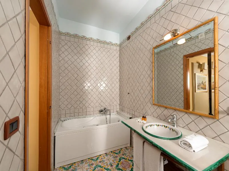 Room, Leonessa Hotel, Naples