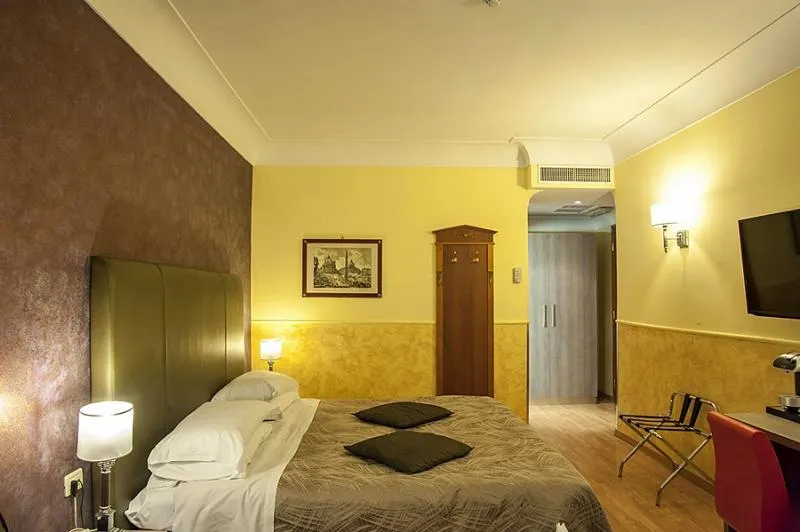 FAMILY ROOM STANDARD Room, J Maluni City Hotel, Rome