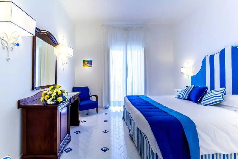 Room, Villa Di Sorrento, Naples